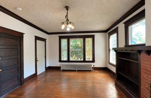 4+ bdrm/2 bath in the York area! Gallery 4