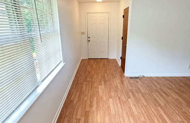 2 Bedroom 1 Bathroom off Bonny Oaks! Housing Vouchers Accepted! Gallery 4