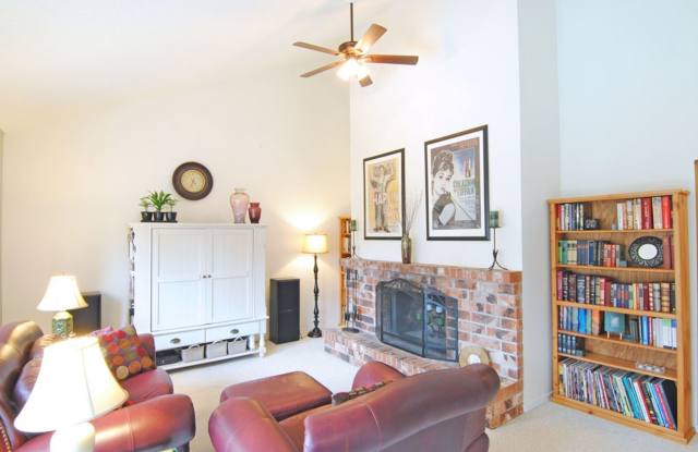 Kirkland Condo - 12904 126th Court Northeast, Kirkland, WA 98034