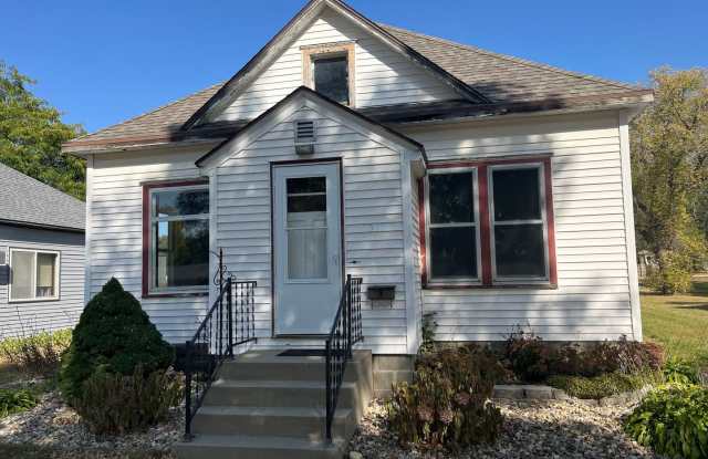2 Bed 1 Bath + Double Stall Garage Gallery 3