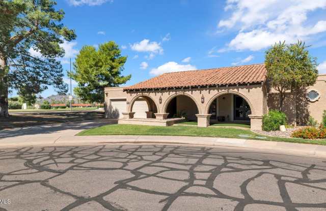 7500 N VIA CAMELLO DEL SUR -- photos photos