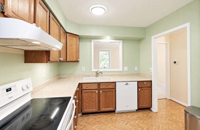 Top-Floor Branchlands Condo with Elevator Access Gallery 3