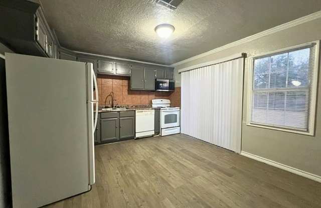 2326 NW Lincoln Avenue Gallery 4