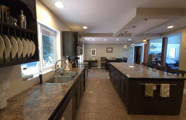 1937 Cedar Park Drive North Gallery 3