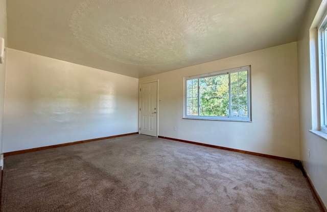 Charming Two Bedroom Townhome with a Private Basement & a Shared Backyard Space! Call Today! Gallery 3