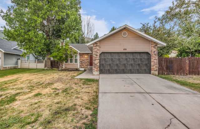 Charming Farmington Home in Peaceful Cul-de-Sac photos photos