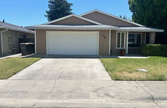 MOVE IN SPECIAL Updated 3 Bedroom 2 Bathroom Home in Woodland photos photos