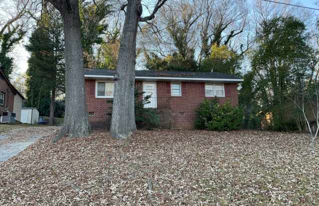 4 Bedroom Brick Home in Gastonia - Hardwood Floors, Spacious Rooms!!! - 931 Green Circle Drive, Gastonia, NC 28054