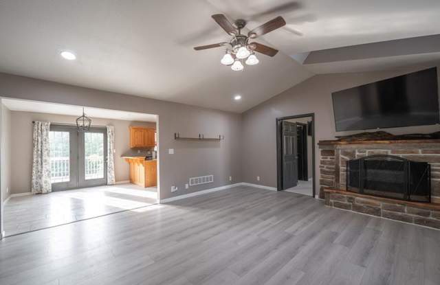 6 bedroom 3 bath with theater and so much more! Gallery 4