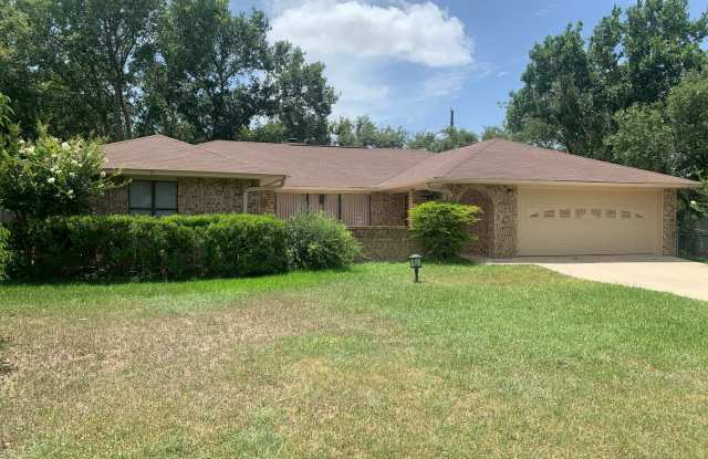 Cozy and Quaint 2 bedroom 2 bath with bonus room photos photos