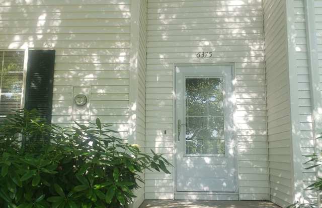 Spacious Townhouse with Two Car Garage! photos photos