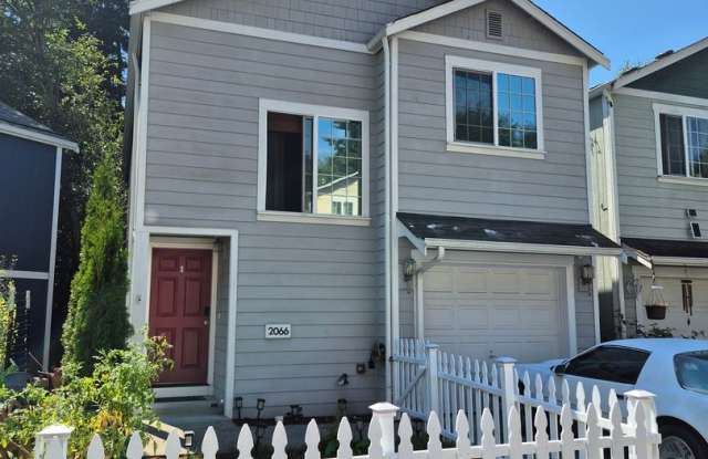 Cozy Yet Spacious Home For Rent!! photos photos