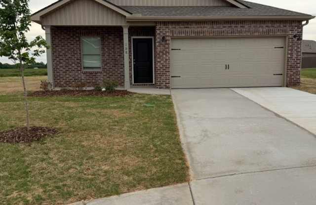 Welcome home to 108 Karenlee Circle, a beautiful, move-in-ready residence in the highly sought-after Townsend Farms community of Hazel Green! photos photos