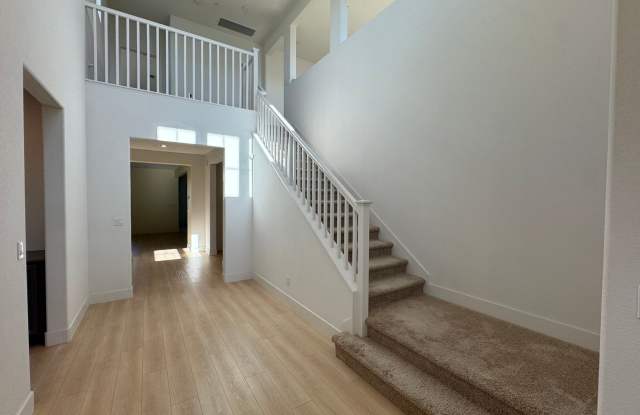 Beautiful 4 Bed 3 Bath 2 Story 2 Car Garage with Solar! Gallery 4