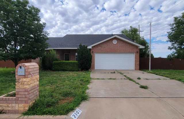 Beautiful Pet Friendly Home! - 2101 Howard Cowper Drive, Clovis, NM 88101
