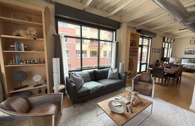 Open an Bright Studio Right off Pearl St Mall - Available NOW! photos photos