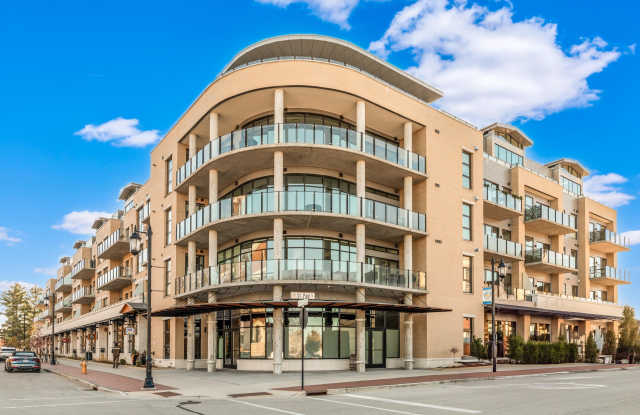 Fowler Lake Village - 215 East Pleasant Street, Oconomowoc, WI 53066