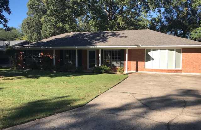 3 bed 2 Bath Brick Home off Park Avenue! photos photos