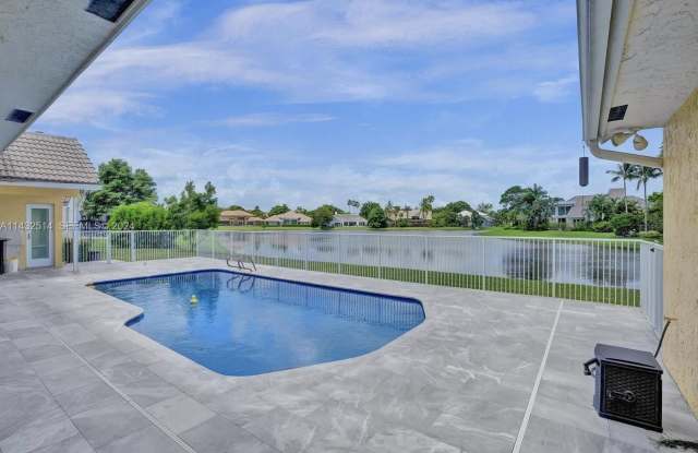4495 WOODFIELD Boulevard Gallery 3