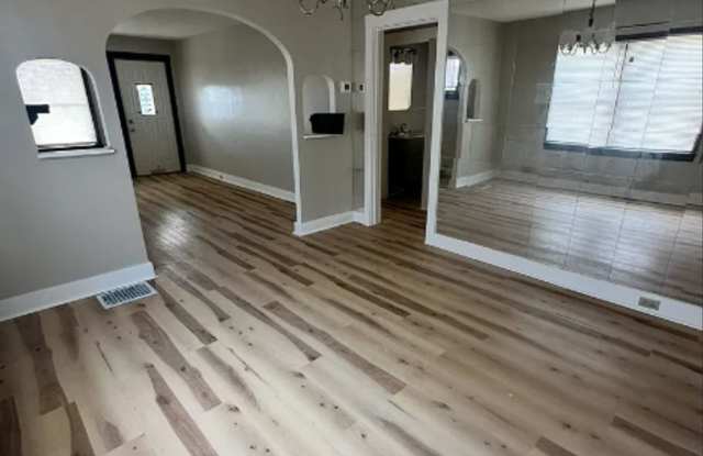SPACIOUS 2-BEDROOM HOME WITH FINISHED BASEMENT + OFF-STREET PARKING | 15226 Gallery 4