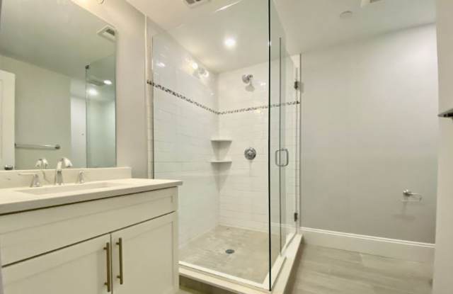 Charming 3 Bedroom-No Broker  Fee photos photos