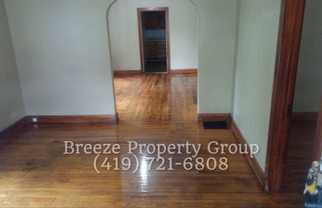 Two bedroom unit for rent in E Park St Toledo Gallery 1