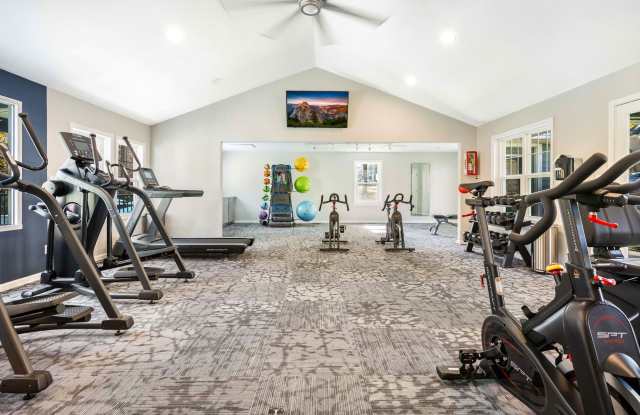 Edwards Mill Townhomes & Apartments Gallery 2