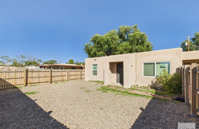 Cute Centrally Located Single Family Home Available Now! Gallery 3