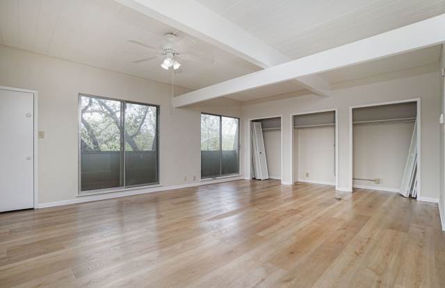 Spacious 3-Bedroom, 3 Story Townhome photos photos