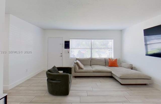 13241 SW 17th Ln Gallery 3