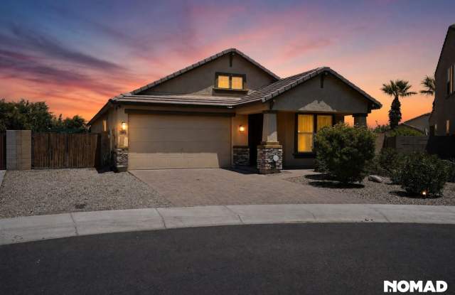 3BR Plus Office , wooden floors in room , huge backyard ,community pool & close to major retailers photos photos