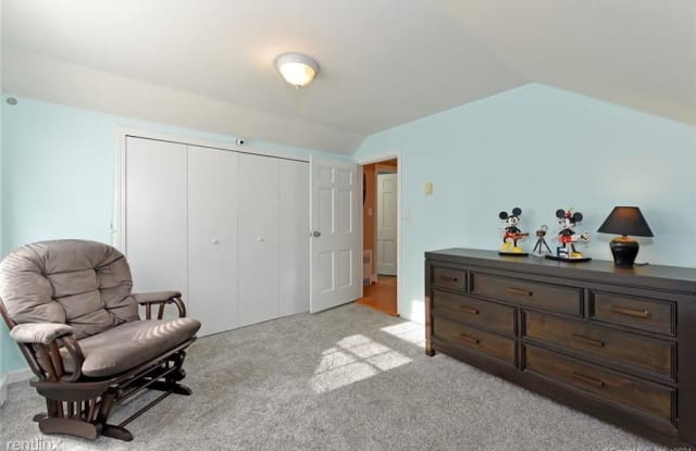 33 Elton Dr - 33 Elton Drive, Newington, CT 06111