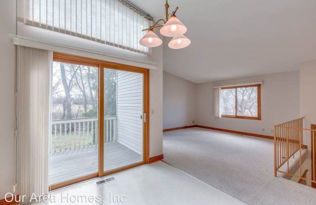 4105 Hemlock Ln N Gallery 4
