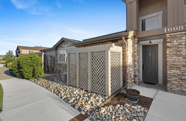**$300 off your first month's rent if lease signed by 10/31/2026* Beautiful spacious 3 bedroom, 2 bathroom condo in highly sought after Stonegate Park Guell Gallery 1