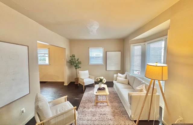 Spacious 3bd House | Driveway | Enclosed Porch photos photos