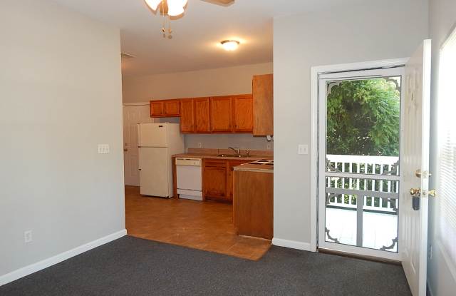 2874 Sylvan Rd Unit B Gallery 3