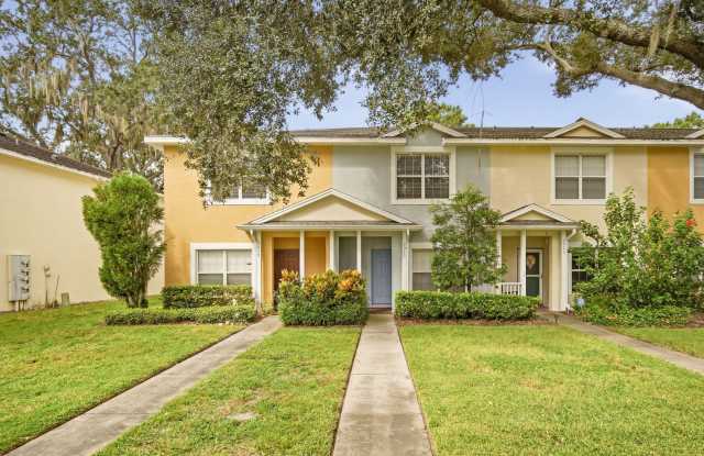 2/2 Tampa Townhouse with Loft + Bonus Room! Gallery 1