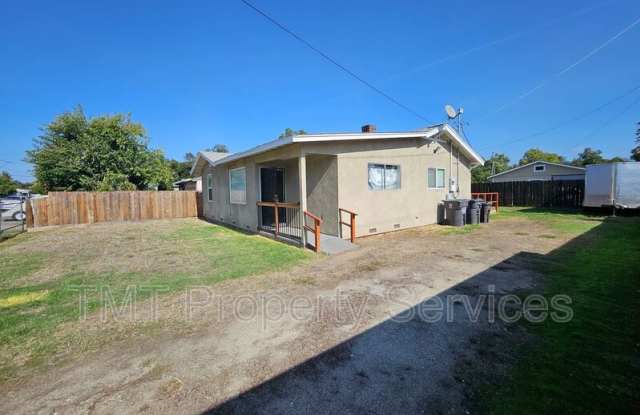 908 S Sinclair Ave - 908 South Sinclair Avenue, Garden Acres, CA 95215