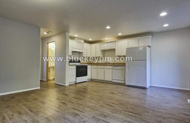 3 Bed, 2.5 Baths Duplex in Camas Near LaCamas Lake Gallery 3