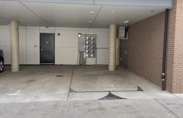 907-00 LELAND Street Gallery 3