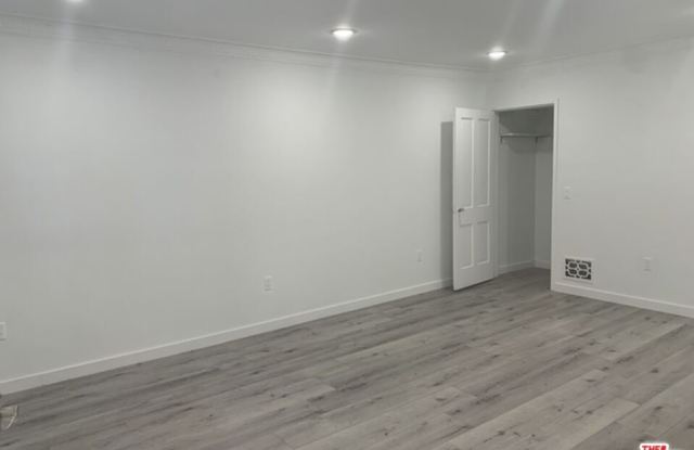 212 S LASKY Dr Gallery 3