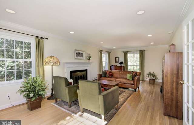 5913 PLAINVIEW ROAD Gallery 4