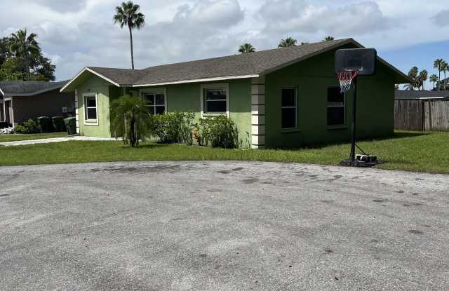 1721 17th Street East photos photos