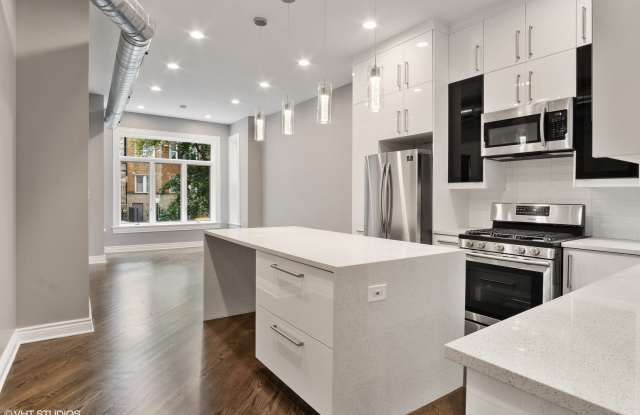 608 W Arlington Place Gallery 4