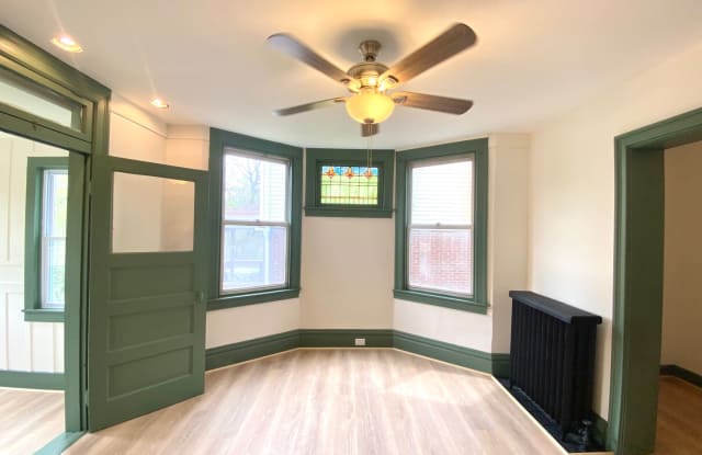 3 Bed/1 Bath Home in Beechview with Bonus Room-Convenient to Downtown! Available October! photos photos