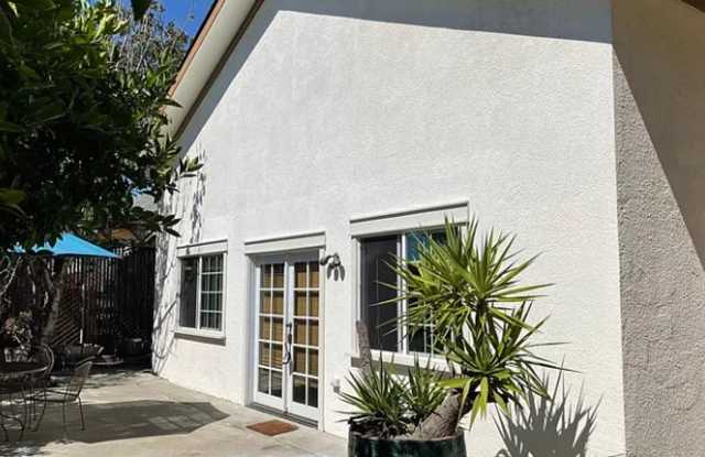 Great location, quiet, 2 bedroom, 1 bath, detached home with large upstairs loft. photos photos