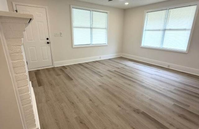 3 minutes from campus!  4 bedroom 2 bath house available now! Gallery 3