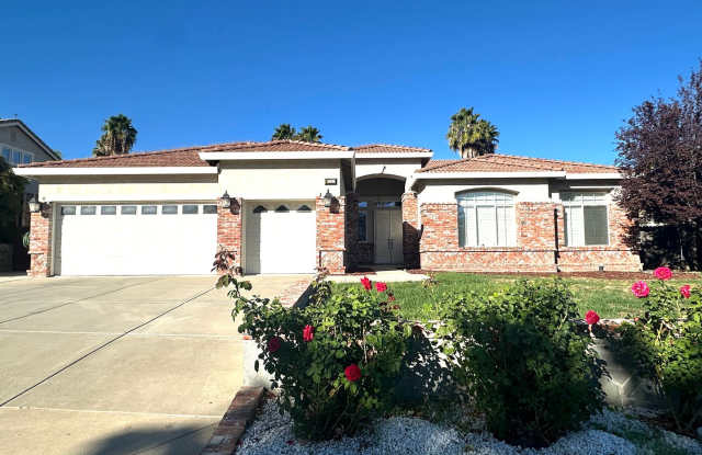 Spacious Single-Story Antioch Home with RV Parking,Solar & Expansive Backyard Gallery 1