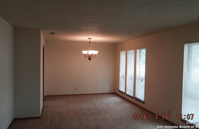 1406 PERENNIAL DR Gallery 4