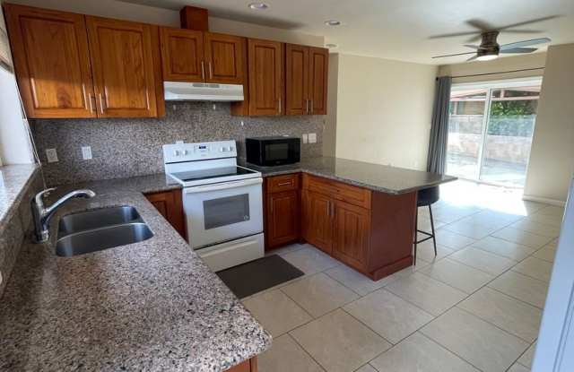 3 bed/2 bath unit in Salt Lake! - 4008 Keaka Drive, Honolulu, HI 96818